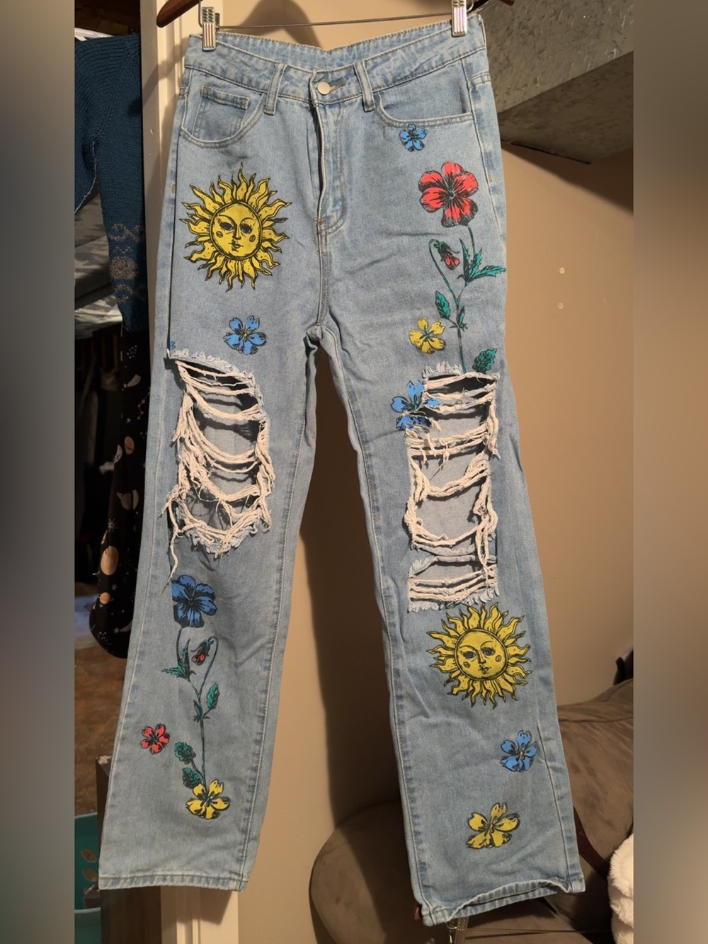 SHEIN Light Wash Straight Leg Jeans with Sun & Floral Embroidery